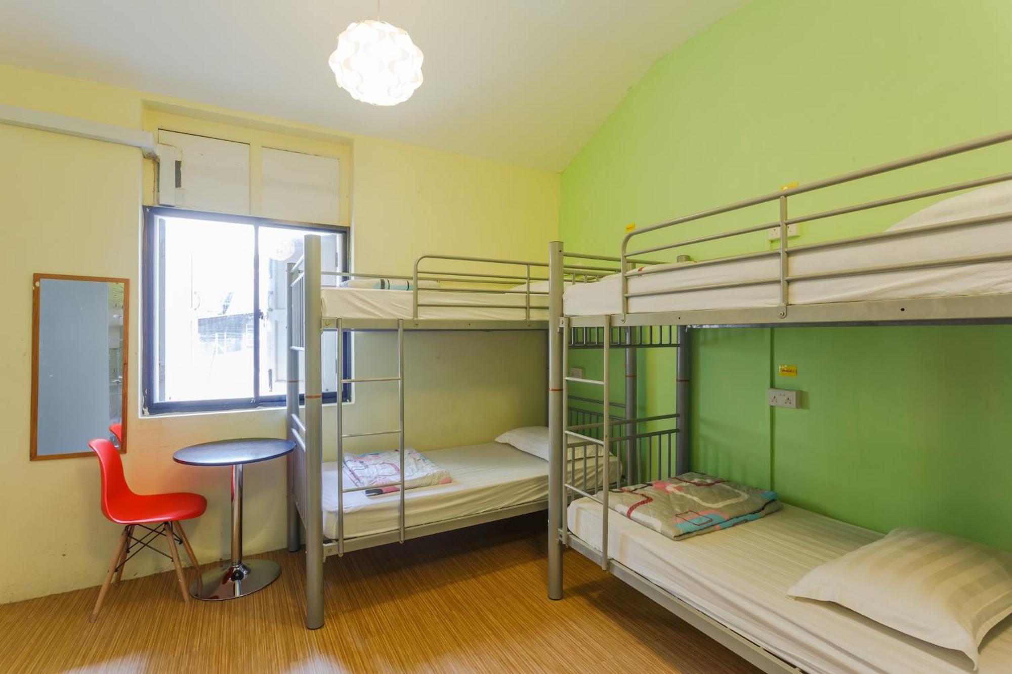 Family Room 8 Beds