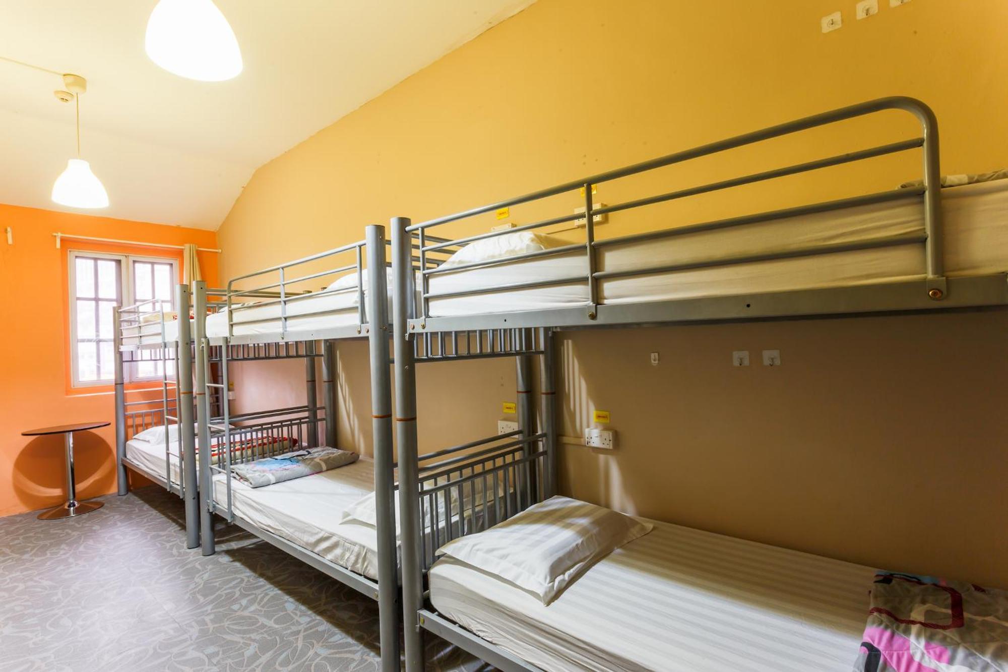 Family Room 6 Beds