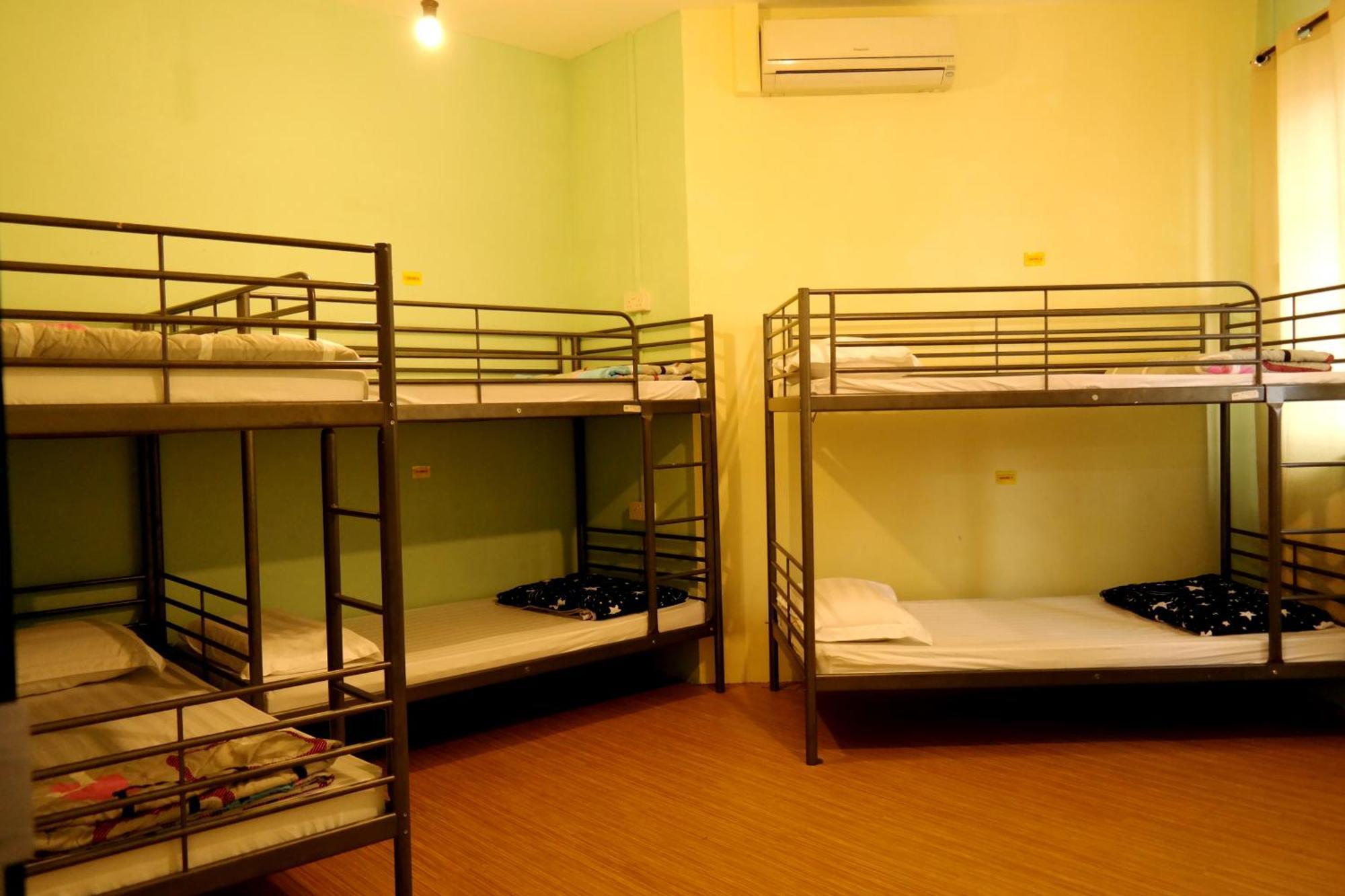 Family Room 8 Beds