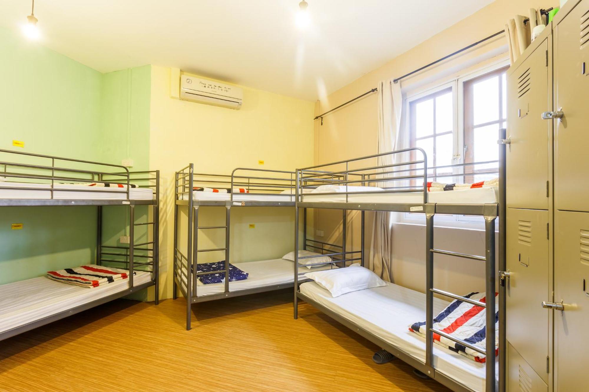 Family Room 8 Beds